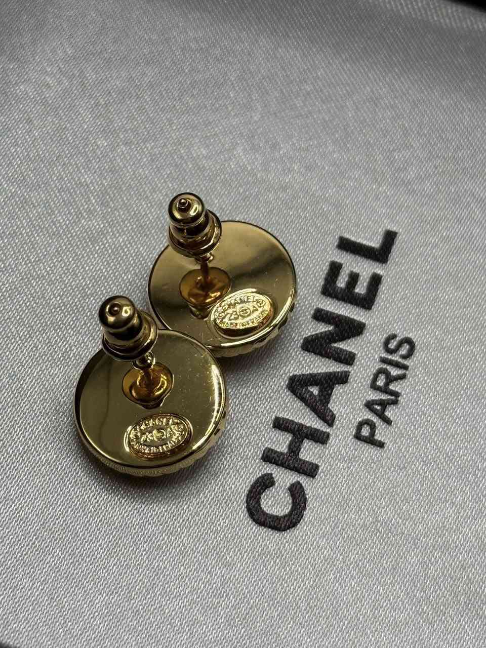 تراجي ماركة Chanel امزون مع العلبة الاصلية 
يوجد توصيل كافة محافظات العراق


**إذا كنت صاحب هذا الإعلان وتريد حذفه لأي سبب، رجاءا أرسل رسالة إلى الدعم الفني**