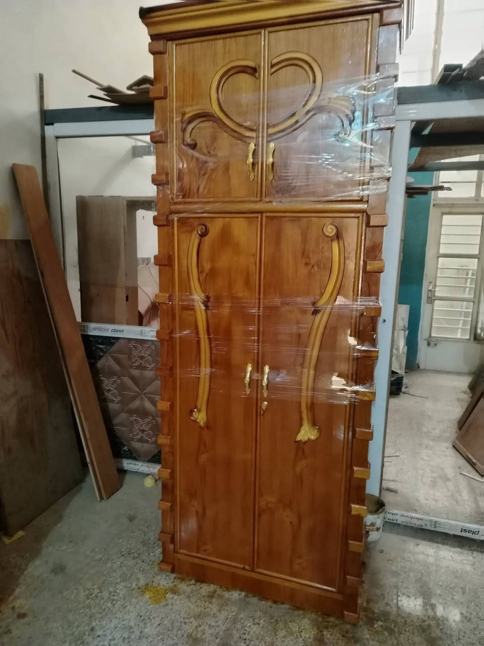 غرفة نوم ٦باب طابقين صاج طابوكة مستخدمة شهر واحد نظافة فول خشب عراقي السعر ٨٥٠ الف العنوان بعقوبة كاطون شارع أبو رباح مجاور مرطبات السيد *********** مزاد ابو كرار الغريباوي يوجد خدمة توصيل داخل بعقوبة
