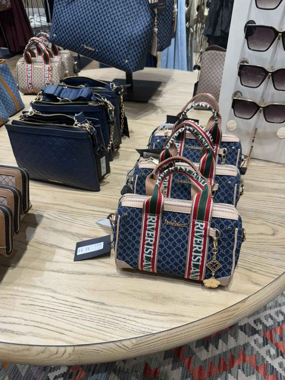 R new collection 😍🌸🌸


**إذا كنت صاحب هذا الإعلان وتريد حذفه لأي سبب، رجاءا أرسل رسالة إلى الدعم الفني**