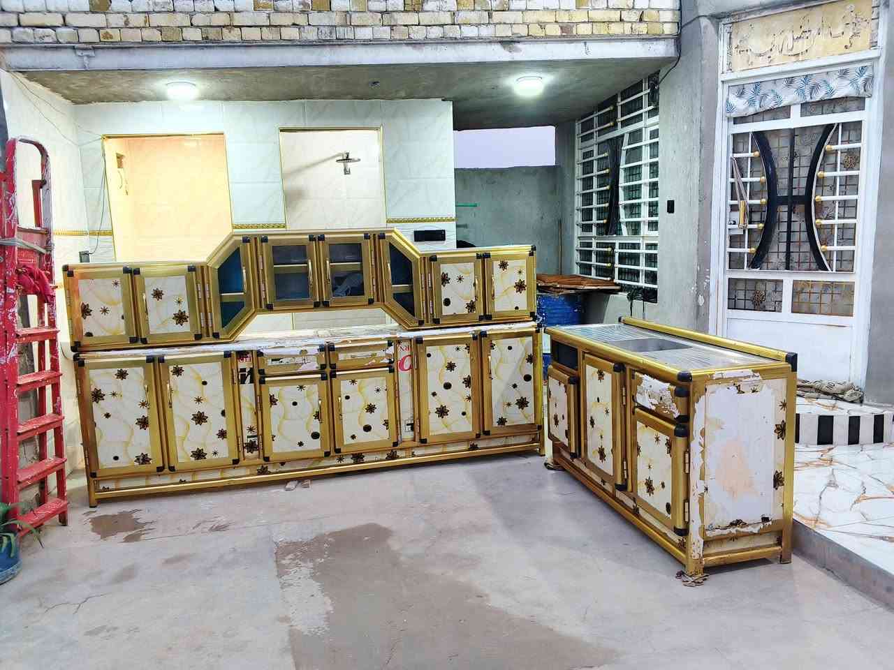 السلام عليكم كاونتر للبيع 3قطع  الطول مترين و80والسنك متر و60 مابيه اي اضرار فقط مجر قطعت السنك مثل ماموضح بل صوره السعر 350 وبيه مجال ***********
