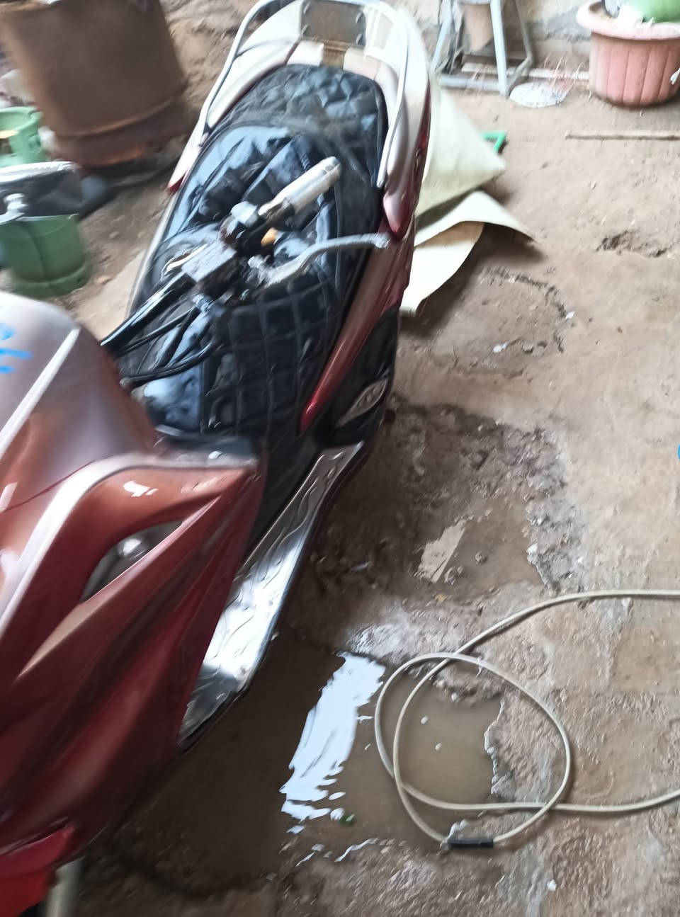 السلام عليكم للبيع للبيع دراجه ناريه للبيع عارضة بسعر 400 ألف الدراجه نضيفه جدا بس قايش مكطوع بيه اتصال *********** بيع مراوس عادي
