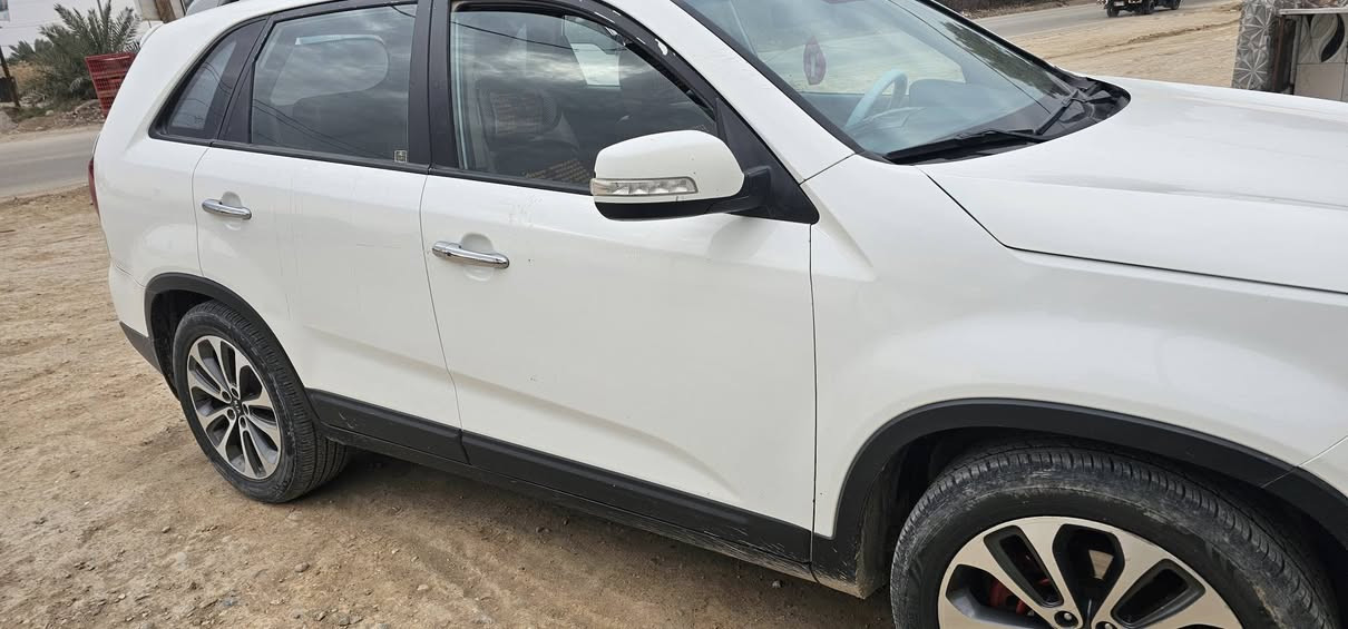 كيا سورنتو موديل 2013
فول بصمه بنوراما ترحيب دشبول ليزري 
رقم اربيل دولي جديد تريد وكاله تريد تحويل سيارة جاهزه مكينه كير تخم تاير حداديه كله جديد بيها شبرين باب السايق وصبغ الجاملغ الكدام بدون داخل باقي سياره كفاله مكان الديوانية 
***********
