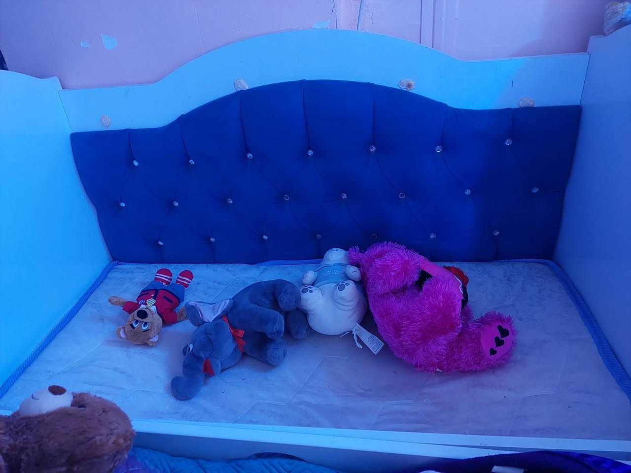 جرباية تكفي لحد عمر ٤ سنوات بس الدوشمة نازلة شوية تحتاج لاصق هزاز بيها وباب تصعد وتنزل ماخذتها ١٥٠ اريدها٧٥ 
عربانة طفل ماخذتها من ليلك ب١٠٠ اريدها ب٥٠


**إذا كنت صاحب هذا الإعلان وتريد حذفه لأي سبب، رجاءا أرسل رسالة إلى الدعم الفني**