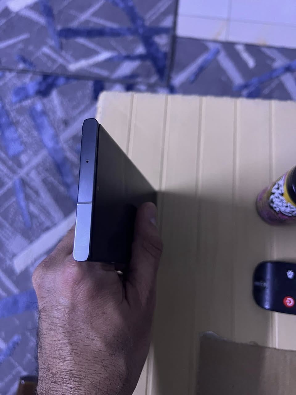 S23 الترا
ياباني ذاكره 256 نضيف مكفول من كلشي بي بس شخط مال لمس على الكلاس موضح بال صوره خفيف ما ماثر مو فطر ب الكلاس شخط بس شخط و هاي للامانه كدام رب العالمين لازم اكولها 
السعر 675 و بي مجال 
مكاني بغداد الزعفرانية للتواصل ***********
