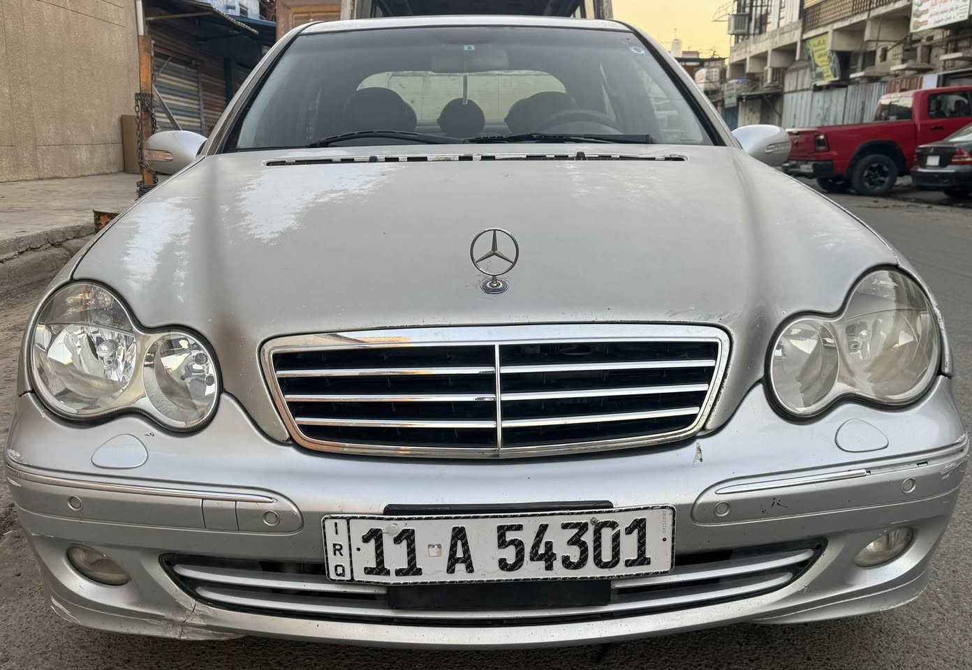 للبيع مرسيدس C320 موديل 2001
محرك V6 بلادي وكير D4 
بدون ضربه بدون خياس صبغ بلاد وجارد رقم بغداد بسمنا تحويل 
محرك وكير وحداديته وكهربائياته كله جاهزه تبريد شغال تخم تاير باتري منظومه بنزين كله جديده 
فقط جارده تحتاج صبغ .. وموجوده قطع كامله نفس الون سستم كامل 
ابواب وجاملغات وبنيد ودعاميات نفس الون.. مكانه بغداد العطيفيه 
والسعر 60 ورقه وييه مجال بسيط 
***********
