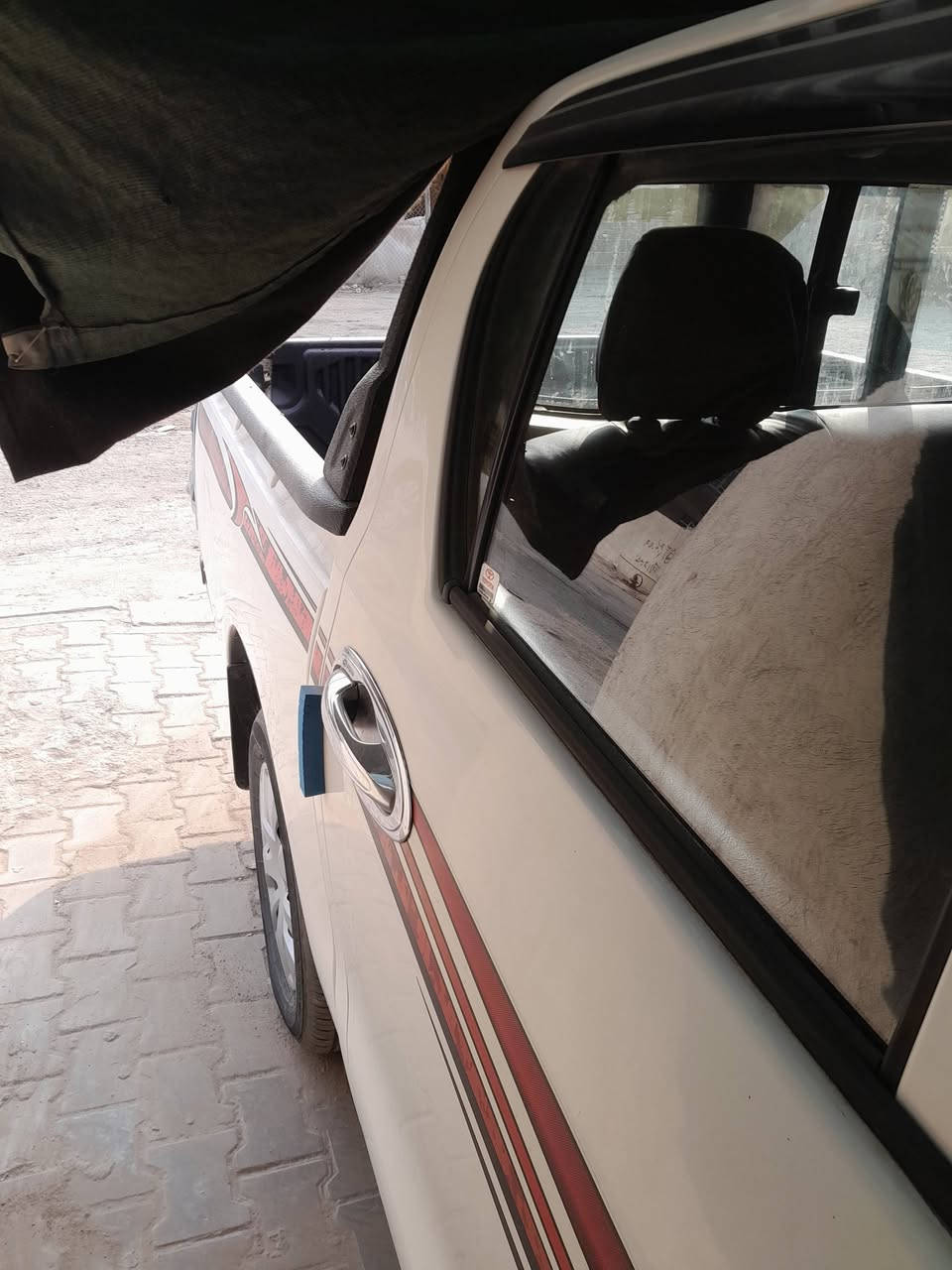 سلام عليكم فلاونزه موديل16 گاز رقم اربيل للبيع محرك جديد شاده بيه صبغ شبر باب السايق والباب ابوره السائق والبدي انحك بلدنكه مال الباب موضربه كامره شاشه كبيره دوشمه كشنات مع الارضيه جلد سياره حلوه اونظيفه بغداد الكرخ *********** الجاد الاتصال
