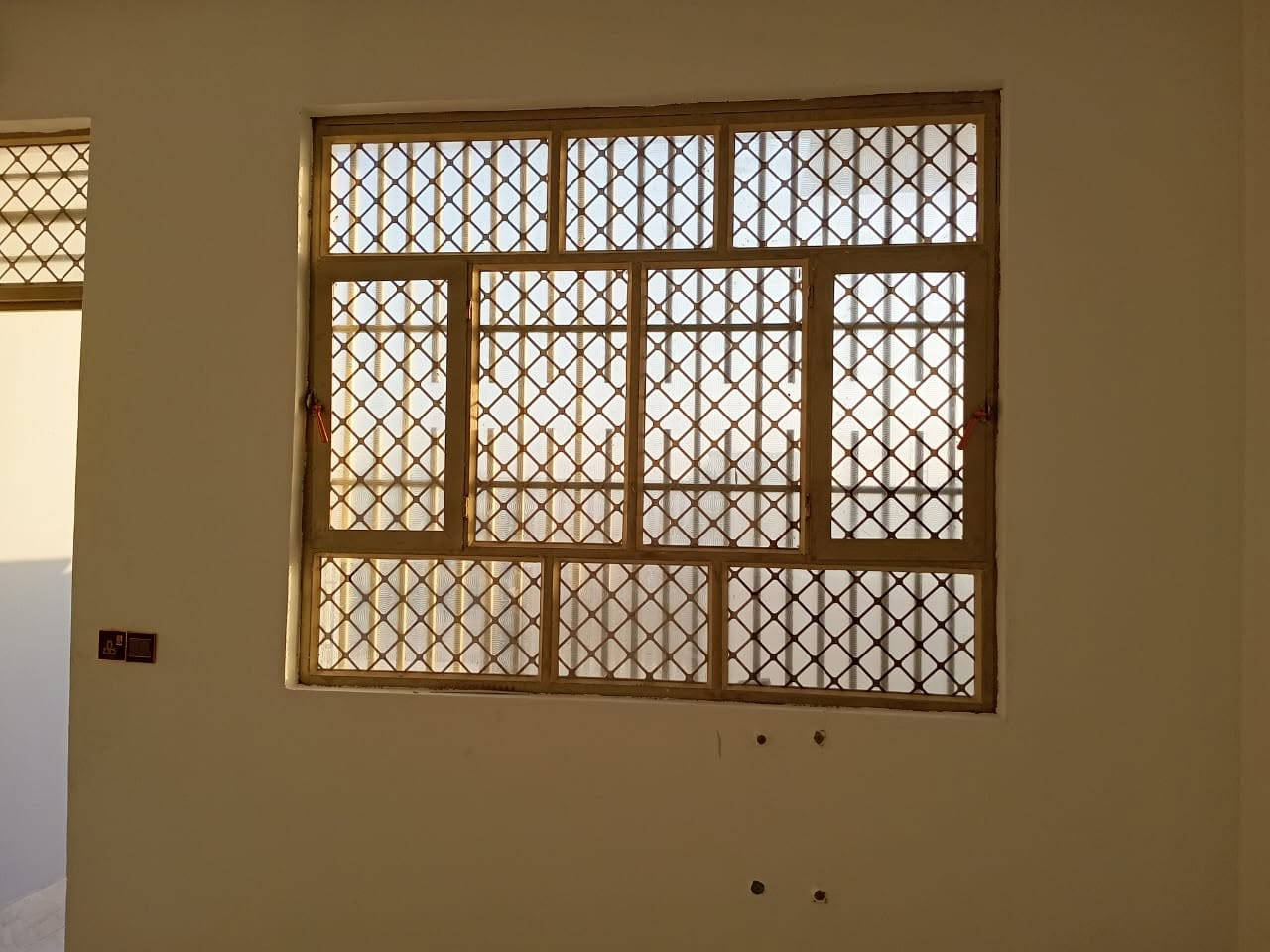🏡 فرصة مميزة للبيع في بعقوبة – منطقة أم العظام 🏡

إذا كنت تبحث عن دار جاهز للسكن بموقع متميز، فهذه فرصتك.

📍 الموقع: بعقوبة – أم العظام، قرب مزرعة حكاية وجامع سيد إبراهيم.

✅ المساحة: 100 متر
✅ الابعاد: (8 × 12.5)
✅ ركن
✅ غرفتين نوم
✅ صالة
✅ مطبخ
✅ غرفة استقبال
✅ صحيات داخل وخارج
✅ بناء حديث وجاهز للسكن
✅ ضمن منطقة سكنية مخدومة
✅ سند 25

دار أنيق ومناسب للعوائل، يتمتع بموقع هادئ وقريب من الخدمات الأساسية، وجاهز للسكن الفوري.

📞 للحجز والاستفسار الاتصال بنا.
***********‬‏
***********
