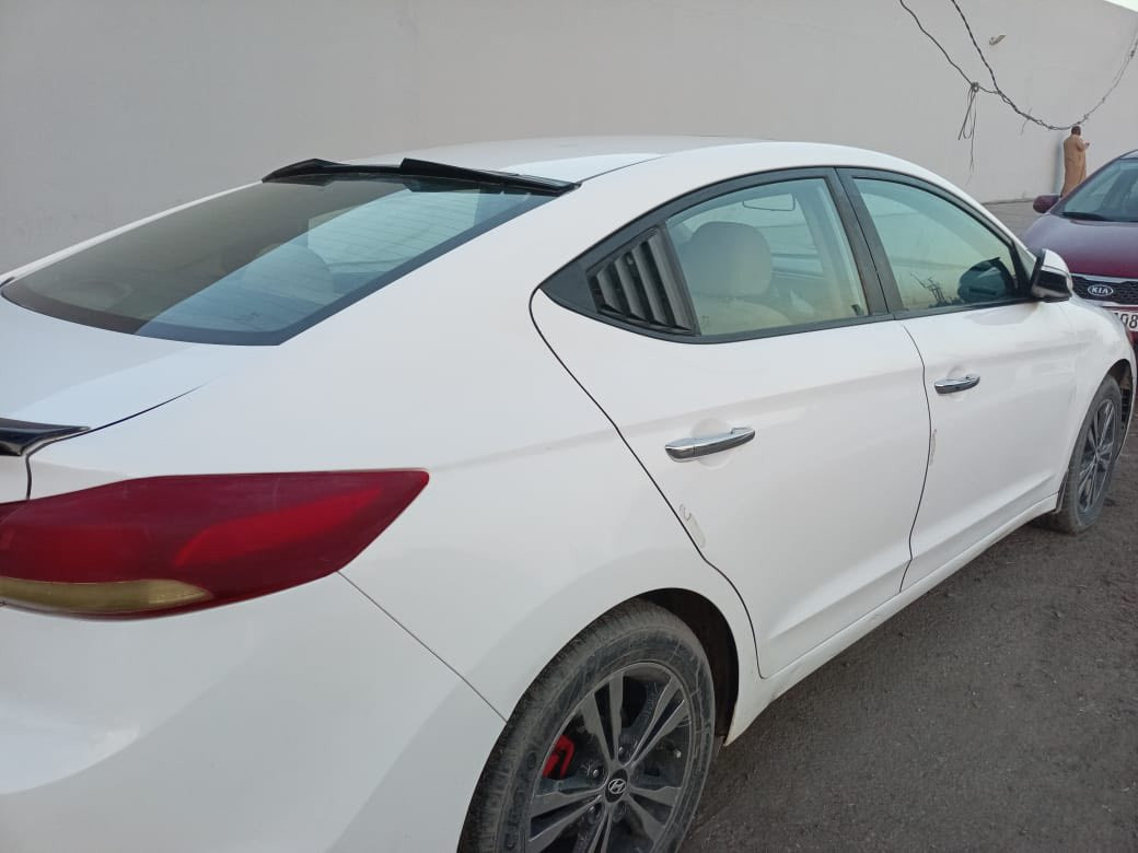 سلام عليكم 
الأنتره موديل 2017خليجي   مرقم بغداد مكفول ماعدا بارد بسيط في باب السايق
السياره نضيفه ونص فول
السعر 140وبيه مجال 
العنوان بغداد الدوره 

‭0771 977 9400‬
