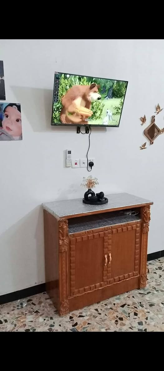 غرفة للبيع صاج سعرها مليون 600 وياها شازلون هديه بغداد رقم ***********
