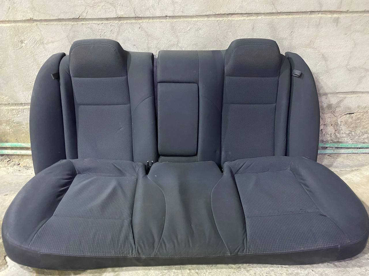 السلام عليكم 
للبيع كشنات مخمل أوباما جارجر 2010 نظافه 90% فقط كشن السايق بي فطر مثل ما موضح بالصور + تجوه  
ملاحظة كشن السايق بدون ضفيرة فقط تحكم 
السعر 150 
***********
