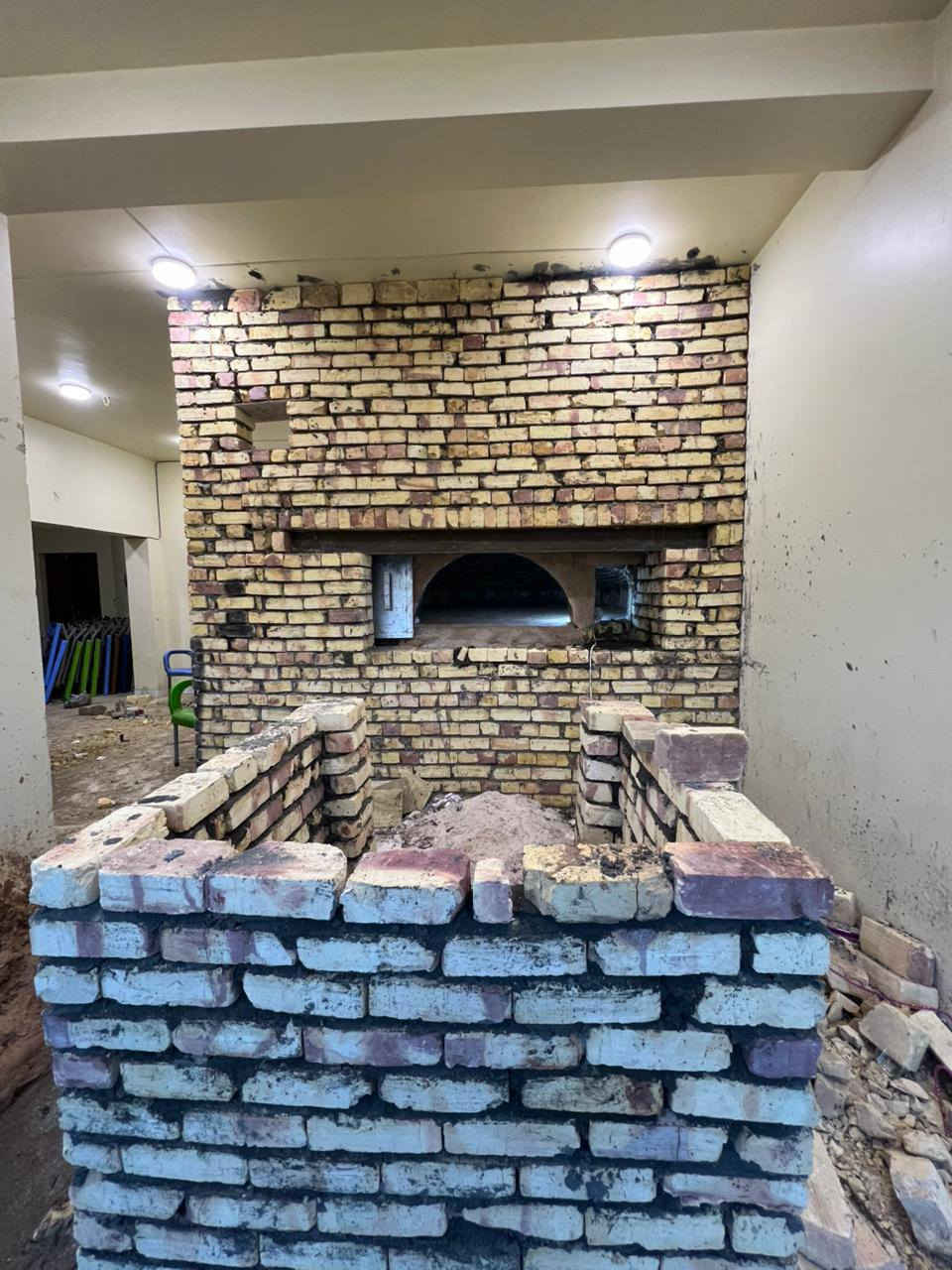 للاستفسار والاتصال*********** يوجد واتساب
بسم الله الرحمن الرحيم
تريد فرن يبيض الوجه ويخدمك سنين سنين؟ تعبت من ضياع الحرارةوصرف الغاز الزايد؟ 🧐🔥
إحنا مو بس نبني، إحنا أهل حرفة ووارثين المهنة أباً عن جد. الأسطى (أبو شهم النجفي ) يقدم لكم خبرة السنين بدقة متناهية وفن بشغل الطابوق الحراري وبناء الأفران المتقن.
شنو نقدملك؟
✅ أفران صمون (حجري وغازي): فصال هندسي مضبوط، يخلي الصمونة تطلع منفوخة ومكسبة وتفتح النفس.
✅ أفران بيتزا ومعجنات: للمطاعم والحدائق والبيوت، تصاميم حديثة وعزل حراري وتوزيع حرارة مثالي.
🛡️ الضمان: شغلنا مكفول بضمان حقيقي يوصل لـ 25 سنة على "الكورة" والبناء، لأننا نستخدم طابوق الدبان التركي الأصلي [4، 6].
الميزة الكبرى: نخلص لك العمل ونجهز الفرن وننهي البناء خلال يومين فقط! ⏱️✅
ليش تختار شغلنا؟
⚫️ إحنا أهلها: مهارة يدوية وخبرة متوارثة، يعني "شغل عتيك" وأصلي.
⚫️ نظافة ودقة: نلتزم بالموعد ونشتغل بضمير (شغل أمانة).
⚫️ توفير: نستخدم أحسن أنواع الطابوق الحراري حتى نقلل صرف الوقود ونحافظ على الحرارة.
📍 مكان العمل: نوصل لكل محافظاتنا العزيزة. 🇮🇶
#ابو _شهم _النجفي
