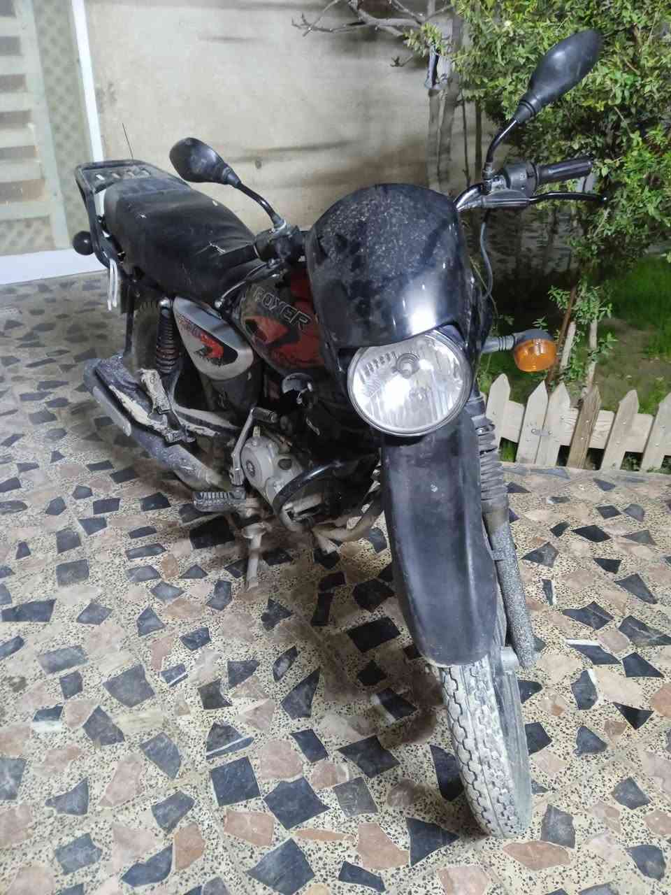 سلام عليكم شباب بوكسر موديل 23 بدون  كير محرك شرط اخرس لاتبخير ولاتنقيص ولاصوت كهربايات كلها شغاله سلف هندر دراجه لامكلوبه ولامدعومه عدله نقصه كلوب امامي وخلفي فقط رايدها مليون و50االف مكاني بغداد بشعب ***********
