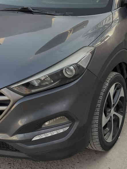 السلام عليكم 
هيونداي توسان 2.0 دوش 2017 خليجية للبيع
كفالة من الضربة والصبغ والبارد
محرك وكير مكفولات 
تبريد تدفئة شغالات 
مواصفات ستندار:
تحكم سترين جهتين
شاشة اعطال
مري شفط
مري كهرباء 
مازدات عدسة 
مصباح نهاري
3 وضعيات قيادة (ايكو، نورمال، سبورت)
مساعدة ع النزول المنحدرات
السيارة عليها ادامة كاملة كلشي مناقصها 
السعر: 168 وبيها مجال
العنوان: بغداد، الدورة
حمزة: ***********
