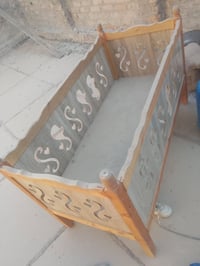 سرير اطفال • مع دوشك • نظيفة