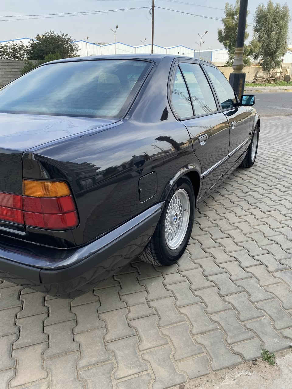 السلام عليكم للبيع بي ام 525 بلادي موديل 1992 محرك مسكر شرط كير وتماتيك شرط صدر امامي خلفي جديد تخم تاير جديد تخم ويل اصلي بلادي رقم  اربيل دولي سنويه الغايه 2030 هزه جديد تبريد ثلج < تدفئه نار السياره صبغ عام جماليه بدون اي حادث غرفه جديده دبل يرباك ستيرن يرباك  وبيها مجال  مكاني كركوك  
للتواصل 
0772 963 8292
