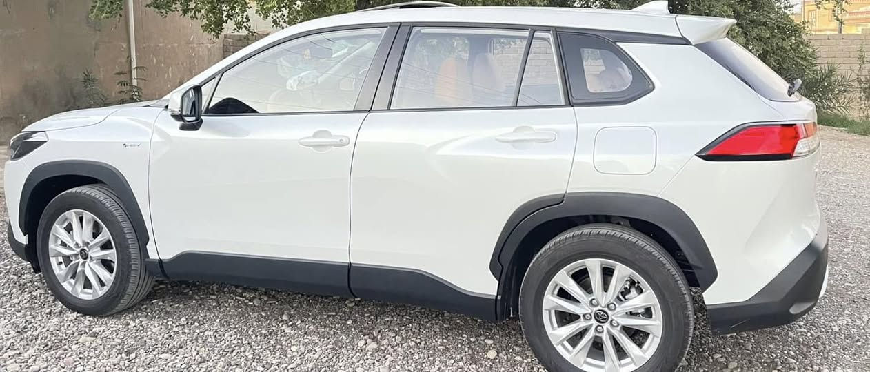 كورلا كروس 2024 كلين ماشيه 15 الف داخل جلد  فول مواصفات 
فتحة سقف بصمة شاشه لمس /مرقمة /
النسخة المجهزة بمحرك قوي (مثل 2.0 لتر) وبكامل الإضافات مثل الكاميرات (360 درجة)، مقاعد جلد، فتحة سقف، شاشة لمس، ونظام سلامة متقدم (Toyota Safety Sense)، مع خيار هايبرد وكفاءة استهلاك وقود ممتازة 
سعرها 175 هاتف *********** مكانها بصلاح الدين
