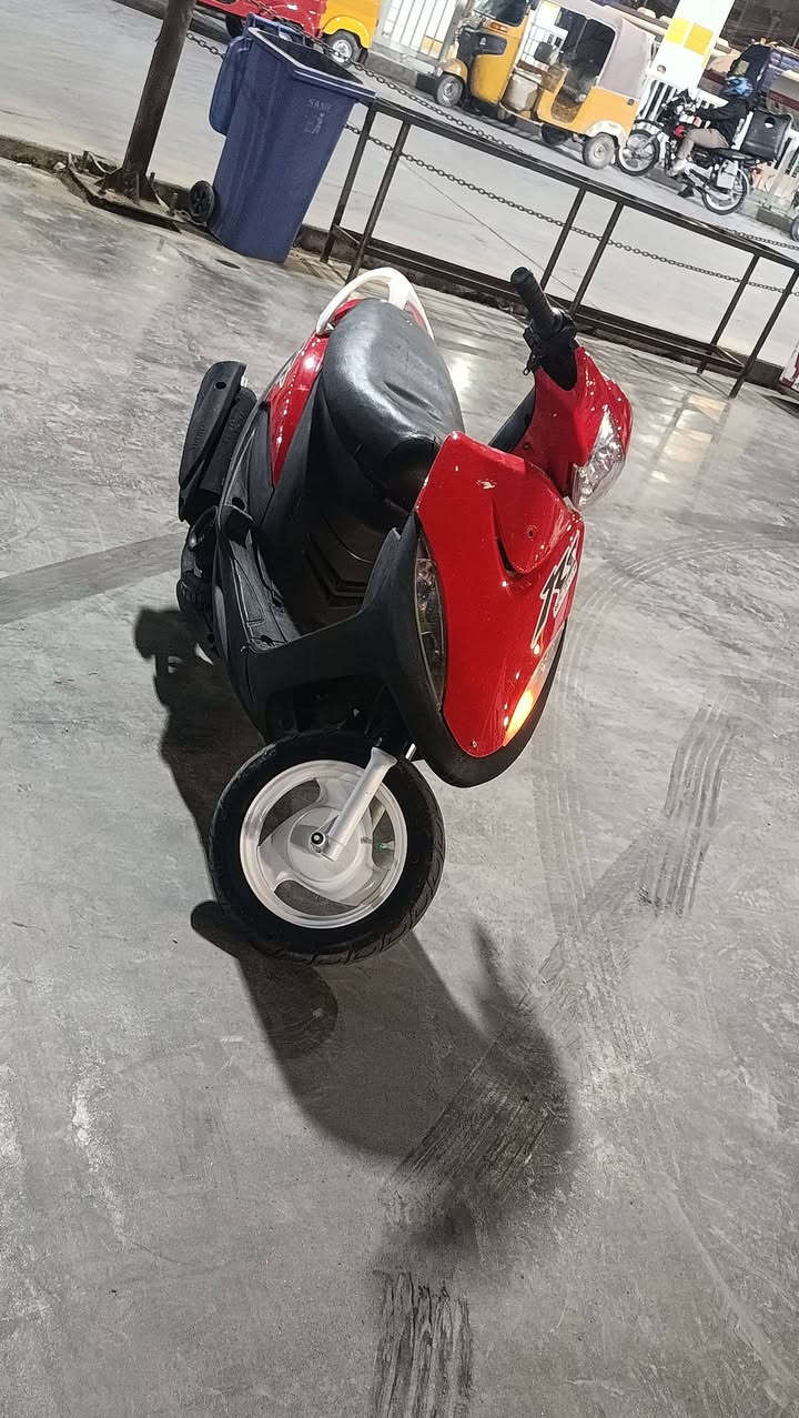 سلام عليكم
دراجة ماكس عدله 
دراجه حلوة ومامله مابيه اي نقص بس 
باتري يردله وكهربيات كله شغاله ومكينه حلوة كلش 
شلعه معدل بوشه 55 دراجه حلوة حيل مكان بغداد المشتل 
***********بي وتساب رسلني وبخدمتك
