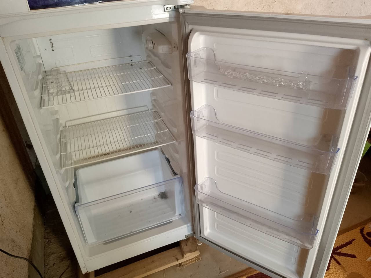 ثلاجه للبيع السعر 180الف قفل 
الرقم ***********
