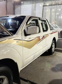 نيسان نيفارة 🈚️  2013   فول مواصفات ١/١    السيارة  جاهزه بدون اي نقص ...