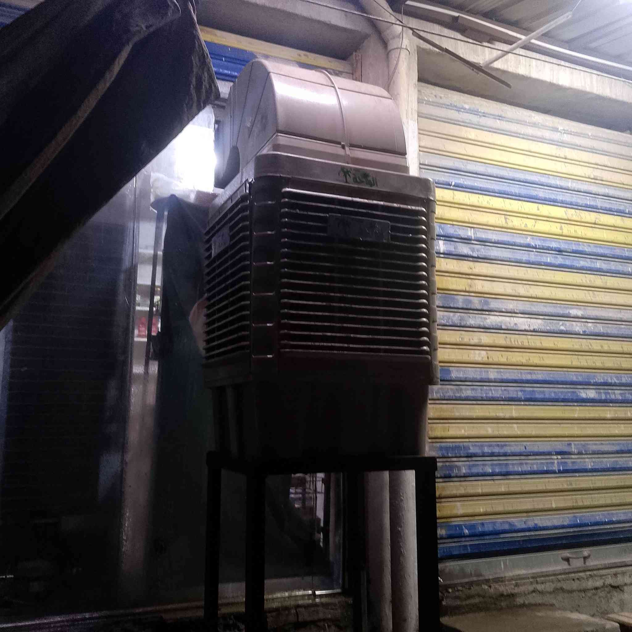 مبرده  بلاستك دكت 3 سرعات حجم كبير سعرها 300 مكاني بغداد الدولعي ***********
