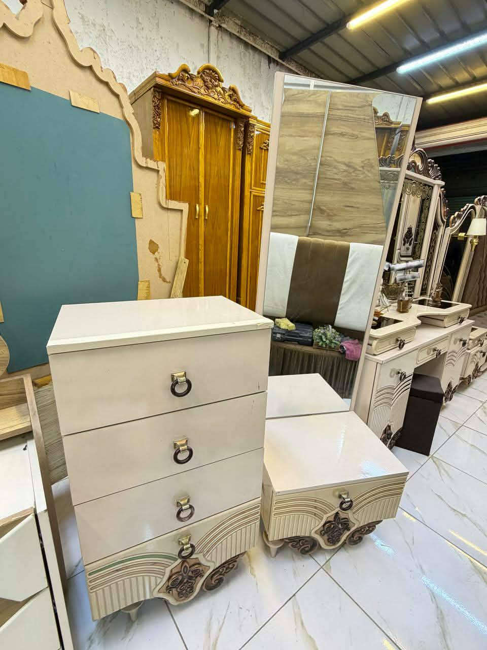 غرفة نوم تركي مستخدمة الشد والنقل مجاني بغداد ***********
