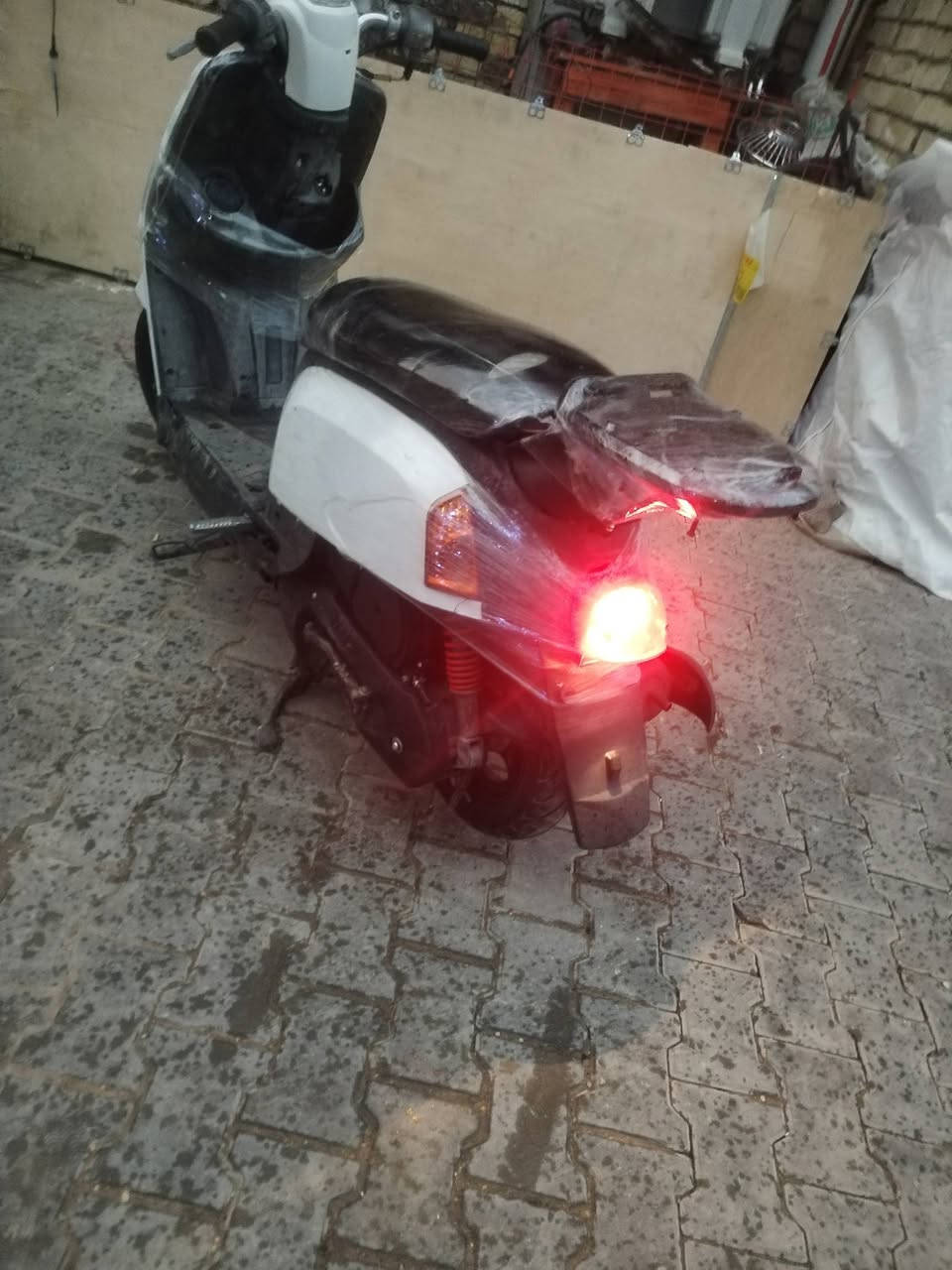 سلام عليكم بوليس مكينه حلوه بس دبلات امامي واكفه فقط سعر 500 مكاني حي عدل *********** واتساب
