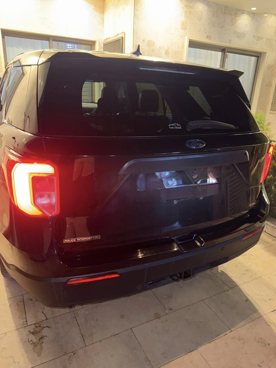 السلام عليكم.. 
فورد اكسبلورر ٢٠٢٢ فيدرالي تجي هيج بلادي بدون ملصقات 
 محرك ٦ سلندر ٣.٣ تنفس طبيعي
 مواصفات ستندر  ماشية ٤٩ الف
 حادثها خلفي جاملغ يسار خلفي و باب يسار خلفي و باب صندوق و بيها كلير باب امامي يمين
 بجم كبس ايرباك فقط بردة بدون دواخل
 كير محرك مكفول حدادية كاملة تايرات جديدة 
رقم بغداد باسمي 
مكان السيارة بغداد - العامرية 
السعر : ١٩٠$ و بيها مجال 
***********
