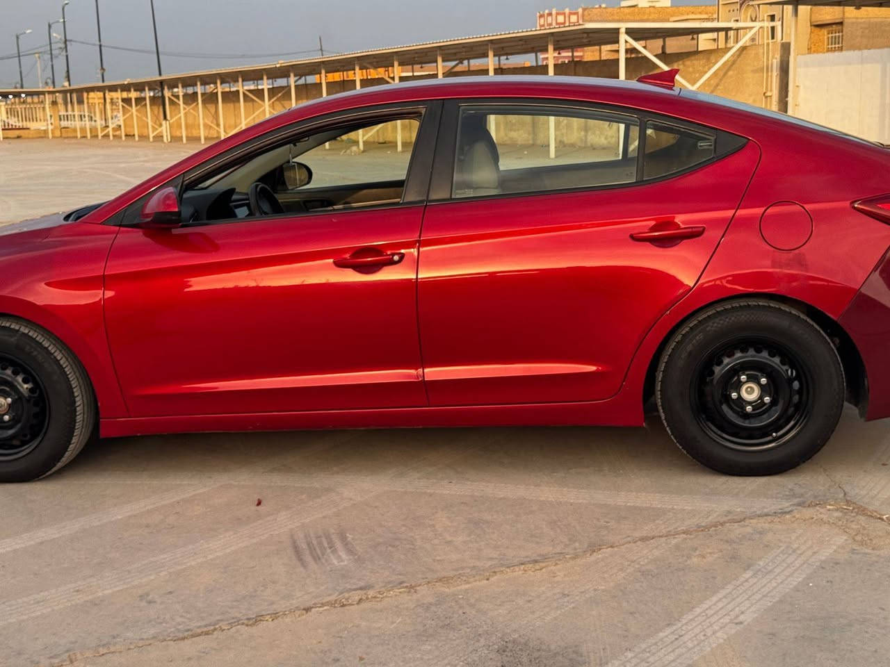 السلام عليكم لبيع النترا موديل 2017 وارد أمريكي حادثهه بنيد بالعراق جاملغ خلفي بدون دواخل شرط حره تحويل مباشر رقم واسط صوره الحادث مرفقه والسونار مرفق السعر ١١٧ وبيهه مجال لشراي الشراي يتصل ويدلل مكان السياره واسط الكوت مركز المدينه رقم الهاتف ***********
