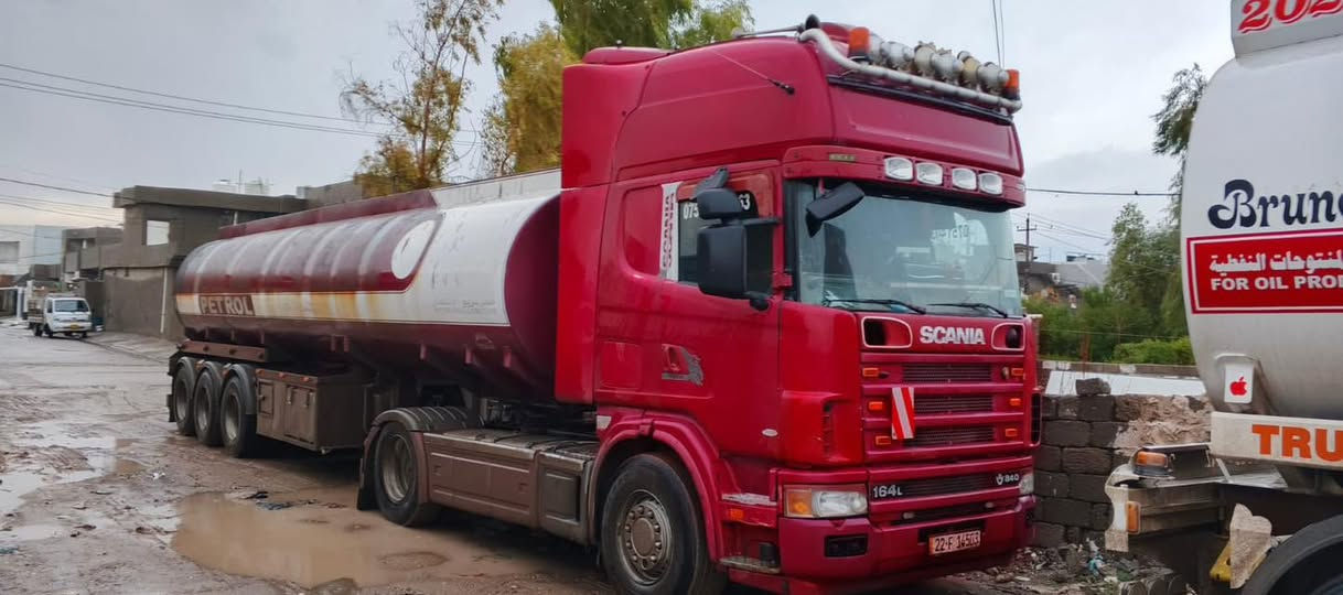 سكانيا 2004  V8 480 
مواسفات تبريد رتايدر سبليت گزوز سپورت  
گير عادي 3+3 گير 
مكينه اكسل به شه رت سه ياره 
جائزه يه ك دينار مه سروفي تيدا نيه 
سعر270وابهامجال
***********
***********
***********
