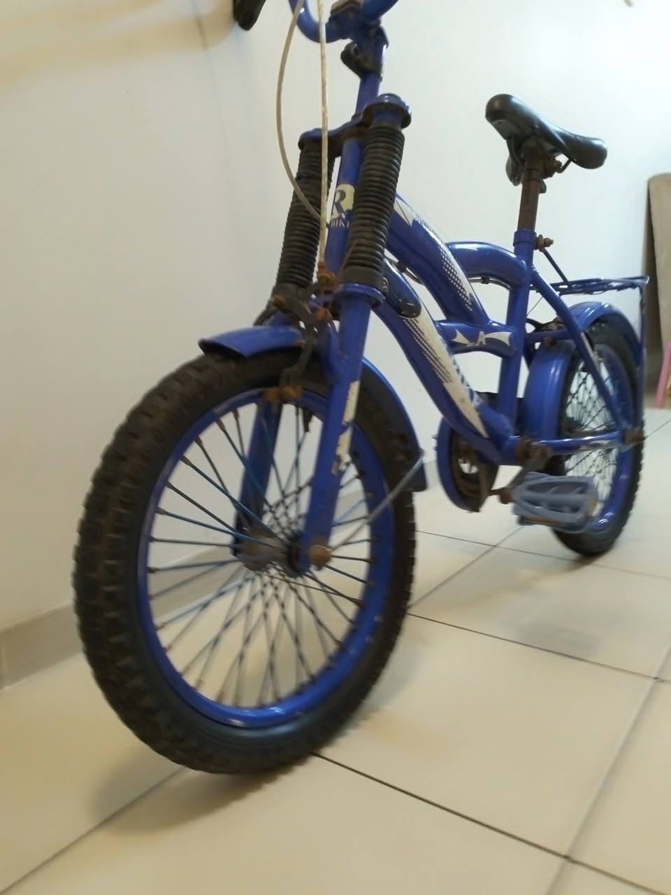 بايسكل حجم 16للبيع سعره 50بي مجال شراي اتصل ***********مكاني الحريه
