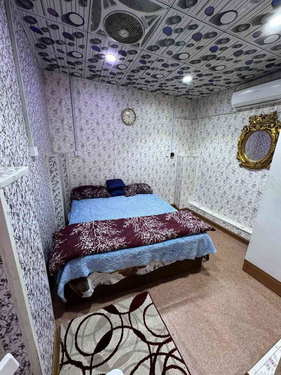 سلام عليكم تتوفر شقة مؤثثة جديدة للايجار مؤثثة جاهزة غرفة و صالة و خدمات تصلح سكن او مكتب تجاري  كرادة داخل مجاور مطعم فيتامين فرع مقهى الرواد اذا تفيدك اتصل اني ابو الملك للاتصال مع المالك مباشر ( بدون دلالية ) ***********/*********** سيد علي الحسيني
