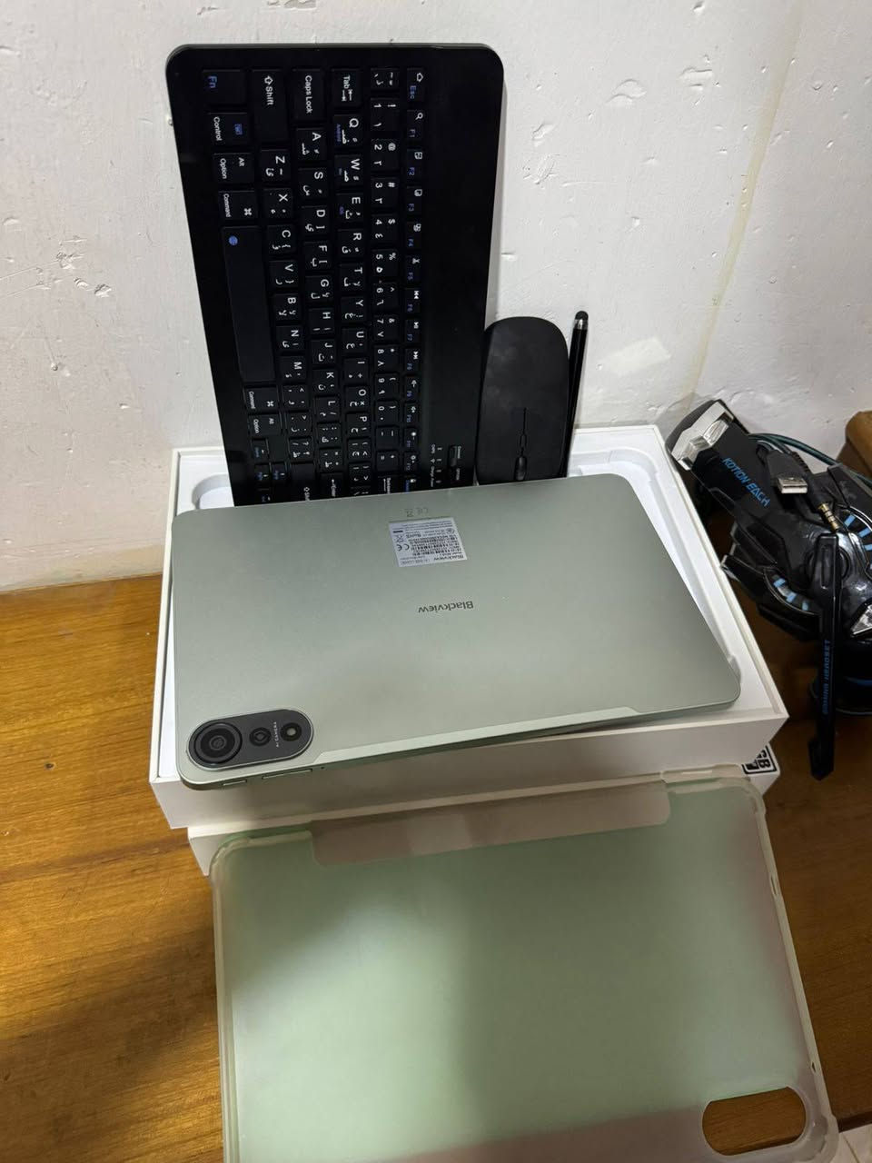 ايباد زيرو مع ماوس وكيبورد للبيع ذاكره ٢٥٦ فول مواصفات يرهم للدارسه والالعاب
متواجد على الفيس وهذا رقمي ***********
