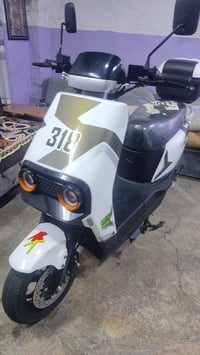 للبيع 318  جديد ماصارلوو شي  بس صطابات مابي 07715551407