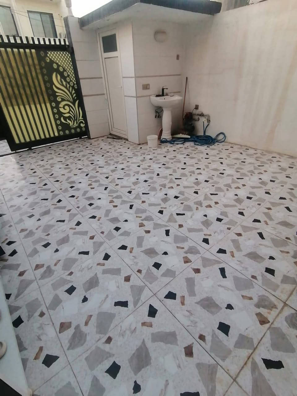 دار طابو صرف للبيع سعر مناسب
مساحه ١٣٠م طابق ونص بناء جديد فول
عنوان الدار
كركوك القادسيه الثانيه مجمع المدارس قرب المستوصف (المربع الذهبي)
محتويات البيت
استقبال
مطبخ
غرفتين نوم +غرفه طابق ثاني =يعني ٣ غرف نوم
درج داخلي
صحيات داخليه وخارجيه
كراج
الاستفسار مكتب السيد البياتي للعقار
مبايل (*********** او ***********)
عنوان المكتب
كركوك القادسيه الثانيه
شارع المرور القديم
مقابل ثانوية المستقبل الاهليه
مجاور صيدلية مركز الدواء
نستقبل كافة العروض وعرضها في كركوك الطابو الزراعي التجاري السكني
