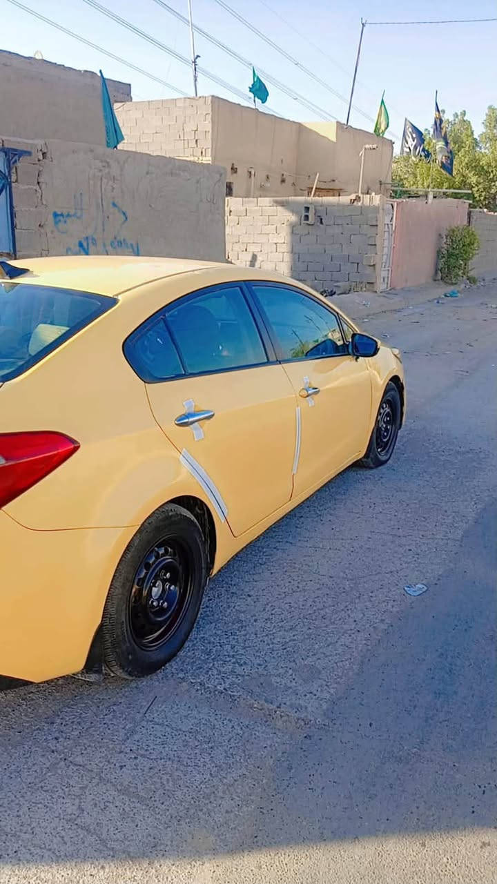 يا الله سلام عليكم شباب كيه فورتي 16 
حدثه حافت البنيد وجاملق الايمن فقط 
مكينه وكير خير من الله  منضومه تبريد جديده
شرط ❄️ هيه وقرامه امصفره تخم تاير جديد 
منضومه زنون  السياره خير من الله 
العنوان بقداد   شهده العبيدي 
سنويه 29 سياره بسمي 
سعره 103وبيه مجال لطيبين 
رقم الهاتف ***********
