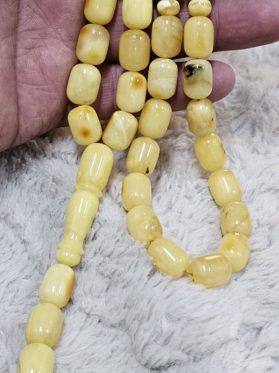 عودة مع عشاق المسابح الخشنه 
مسبحة من كهرب بحر البلطيق الحر الطبيعي قليل الشوائب وبجراخه برميلي صندوقي  شرط وضمان مدى الحياة بأصالة الخامة لاكبس ولاضغط ولا مسال ولامعالج ولاكهرب صيني 
وزن ٤٧ غرام ٤٨ حبه قياس ١٠×١٣.٥ ملم


**إذا كنت صاحب هذا الإعلان وتريد حذفه لأي سبب، رجاءا أرسل رسالة إلى الدعم الفني**