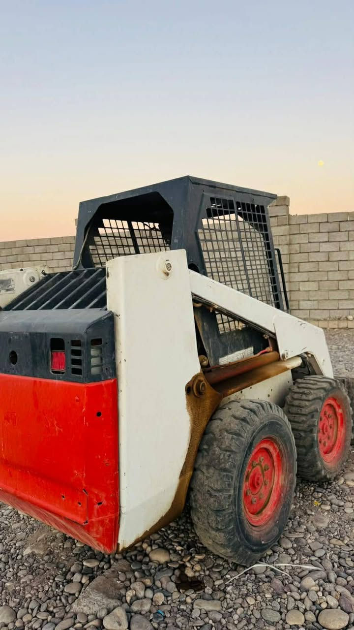 للبيع شفل بوبكات موديل 2000
منفيس جاهزة عل عمل خوش شفل مال شقل 
مكاني الزويه بيع نقد فقط السعر 60 وبيها مجال 
***********
