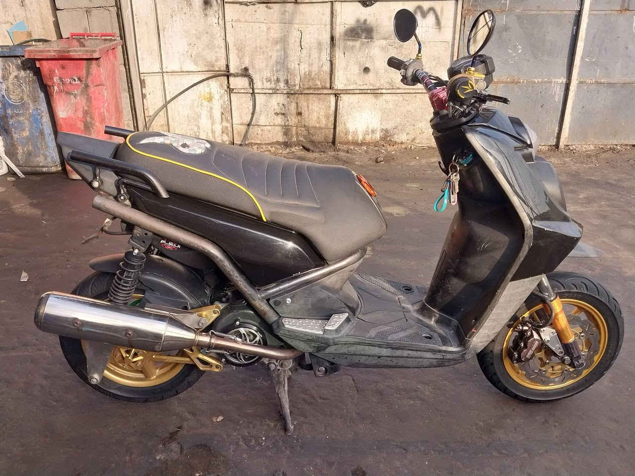 السلام عليكم
سكنس جبلي للبيع 
الدراجه خير من الله 
فول تزويد 
مكينه رياضي ماعرف شكد حجمها 
السعر مناسب 
ملاحضه مامتوجد على الفيس بوك
للاتصال ***********
