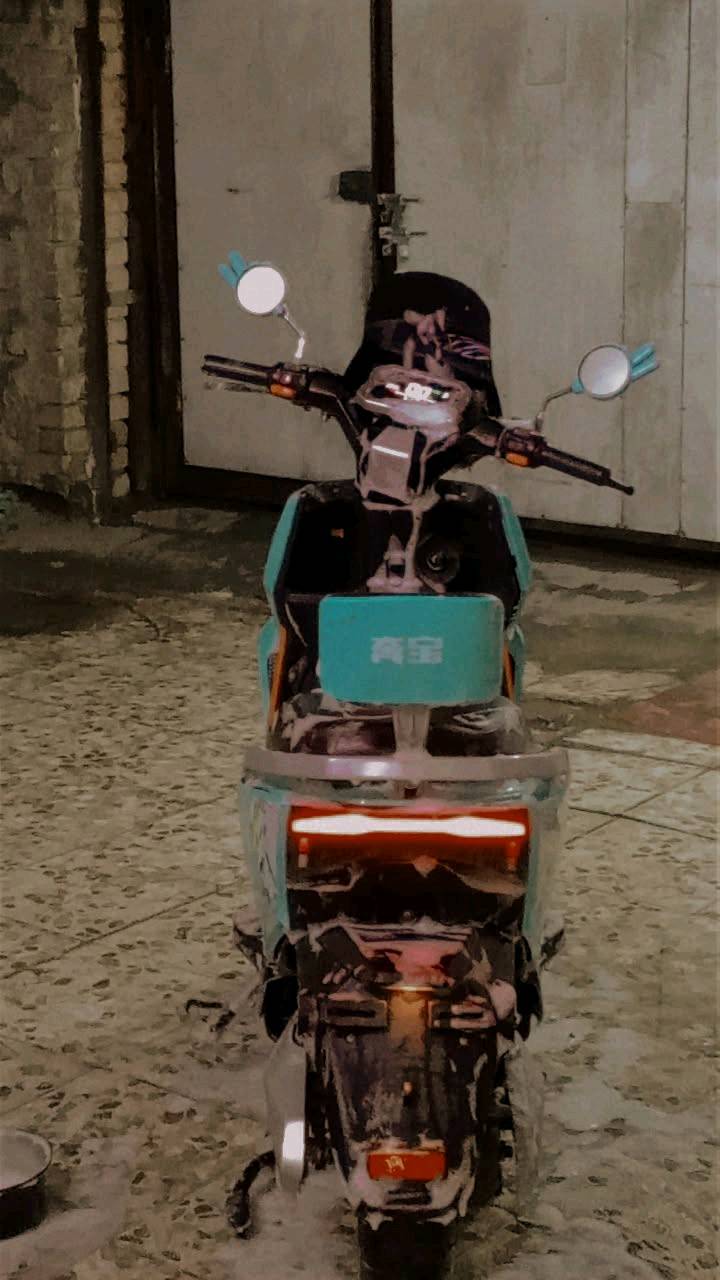 دراجة سكنس جبلي شحن دراجة عليهة الاعتماد تاخذها وراسك بارد سعره750وبيهة مجال بس نقصهة كفرات جانبية لان انكسر واحد وذبيتهن  مكاني بغداد جسر ديالى