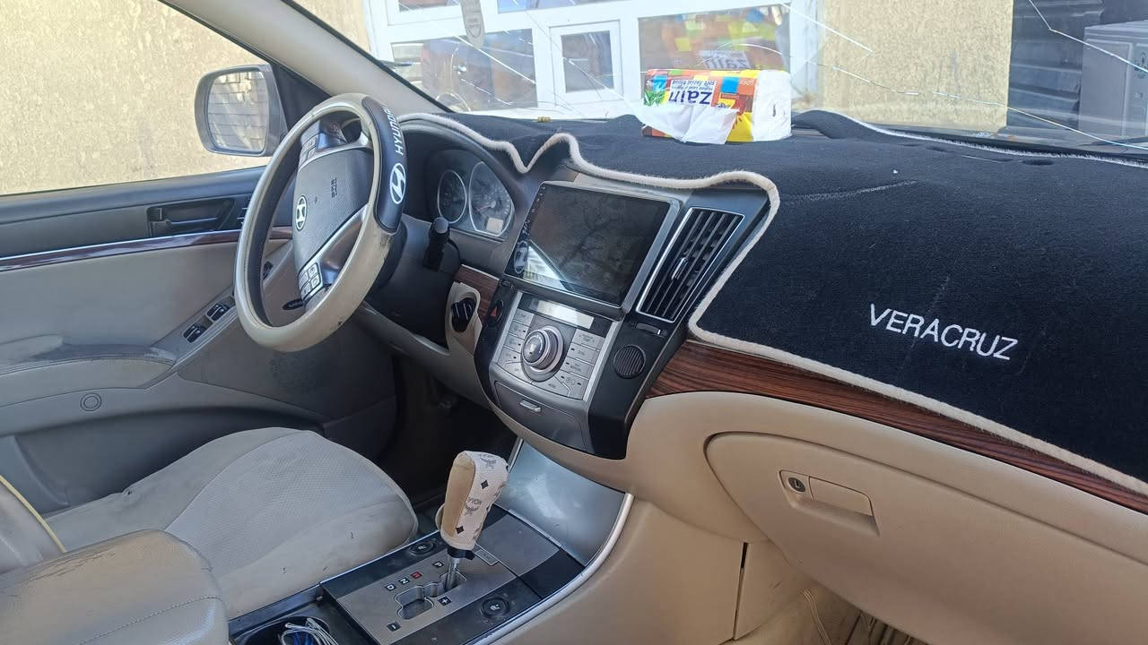 السلام عليكم فيراكروز 2011 وارد امريكي لون جوزي محركها جديد السياره خير من الله اتصل وبيك خير ودلل السعر 95 وبيها مجال 
***********    ***********
