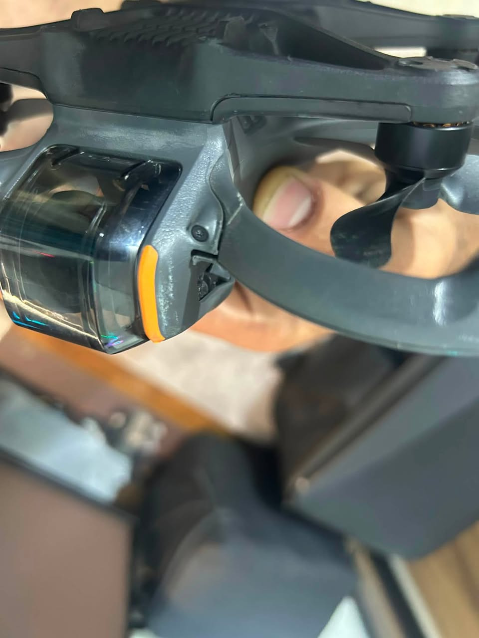 السلام عليكم
درون dji avata 2 
الدرون انضربت ورجعت الفريم شغاله وما بيهه
اي مشكله ثباتيه 100‎%‎
السعر مع الكونترول 1650
مكاني كربلاء لا يوجد توصيل 
***********
