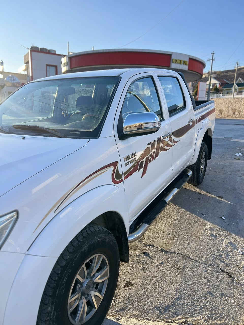 مەرزیە ٢٠١٢ گیر عادی سەید نەهرۆ
کلین تایتل سیارە یەک دەستە زۆر خاوێن و بێ کێشەیە و کەم رۆیشتووە 

هەموو گیانی بە شەرتە 

مەکینە نەکرایتەوە بە شەرتی فەحس.

نوقتەیەکی پێوەبی رسمم گرتووە دامناوە 

سەنەوی سیارە ٨/٢٠٢٧ بەسەردەچی 

سیارە رەقەم هەولێرە.

١٤٣ هەزارحەقیقی  رۆیشتووە

***********

سیارە لە هەولێرە
