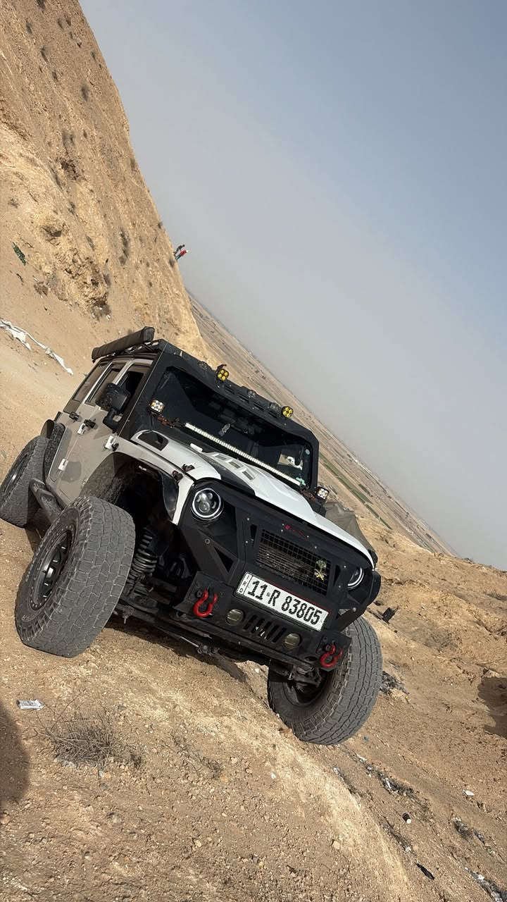 السلام عليكم اخوان جيب رانكلر ٢٠١٢ كير مكينه نضاف تخم تاير ووياله ميثود ومرتبه السياره ومصروف عليها خير من الله سياره مميزه بالشارع حداديتها نص عمر  شاشه تسلا  بيها سوج بنل ٨ مفاتيح كشافات امامي وخلفي فور ويل شغال دهن كير جديد مجهزها من كلشي رقم بغداد بأسمي تحويل ثاني يوم السياره نواقصها خفيفه  السعر ١٦٥ ومو سعرها هذا مجالها قليل كلش مكاني البصرة واليجي بي خير ويتدلل تفاصيل اكثر  *********** وبيكم خير وتدللون
