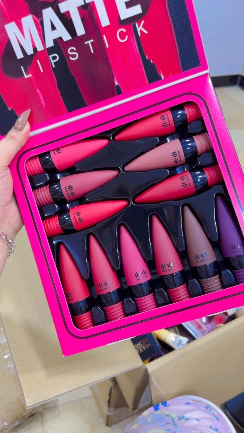 كلشي وسعره من 1000 لل 5000 غراض تموت وراقيه اجنن بلاش بلاش 