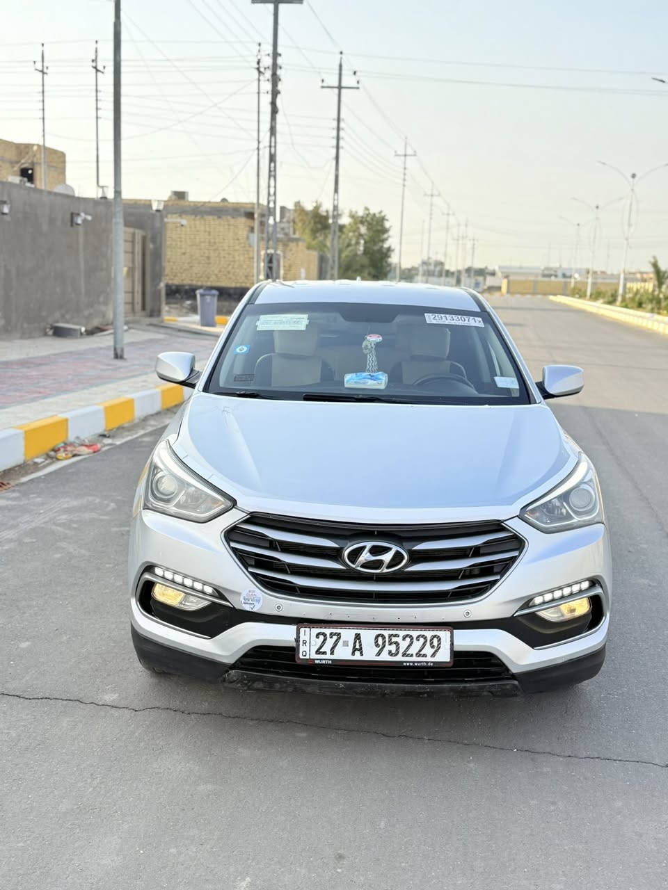 البيع سنتافيه ٢٠١٧  رقم ذي قار مشروع وطني تحويل سيارا وارد مريكي بيه جاملق وبنيد اصليات بدون اضرر داخلي ولباقي كفاله عامه ماشيه ٨٠ الف ٤سلندر مكينه مامفتوحه سياره جديده وجاهزه وسعر ١٤٤ وبيه مجال بصيط مكان سياره ناصريه 
***********
