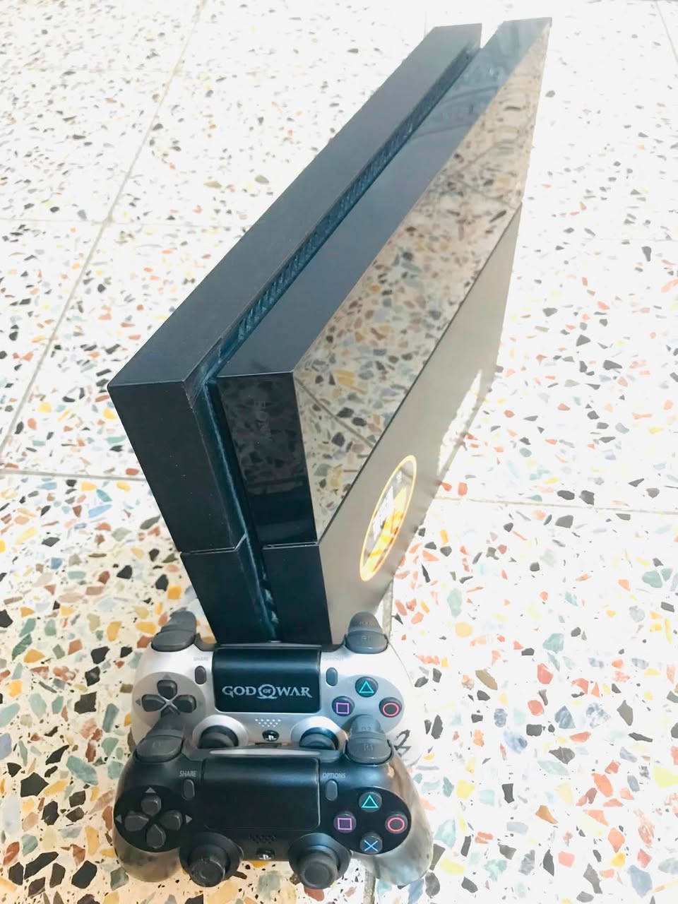 Ps4 fat معدل نظام 10.50
مفتوح للتنظيف فقط وامانة الله معجون اصلي ابو ال٢٥،الف جديد لا صوت ولا حماوة
ذاكرة نص تيرا 
أثنين جوستك 
مع محتوياته

ألعابه:

Pes2007
Gta5
Pes21
Elden ring 
وبيه بعد ٢٥٠كيكا فارغة
مكاني بغداد الكمالية ***********
السعر: ٢٣٠الف نهايته
