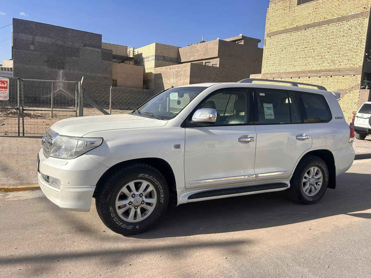 السلام عليكم لاندگروز  موديل 2011 ستينيه سونارها مرفق بالمنشور رقم بغداد 6 سلندر سياره حلوه وجديده وترايها جديد مكانها كربلاء وسعرها 288 وبيها مجال للاستفسار:- ***********
