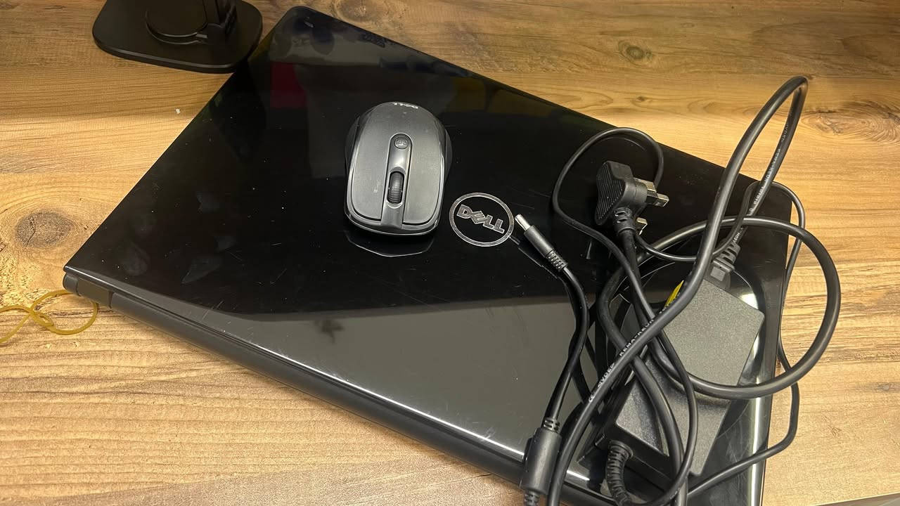 لايتوب دل DELLللبيع
مواصفاتها بالصور 
كامل مع ملحقاتة
نظيفة وحتى بطارية مالتها مستخدمة قليل 
سعر 155 ويه التوصيل


**إذا كنت صاحب هذا الإعلان وتريد حذفه لأي سبب، رجاءا أرسل رسالة إلى الدعم الفني**