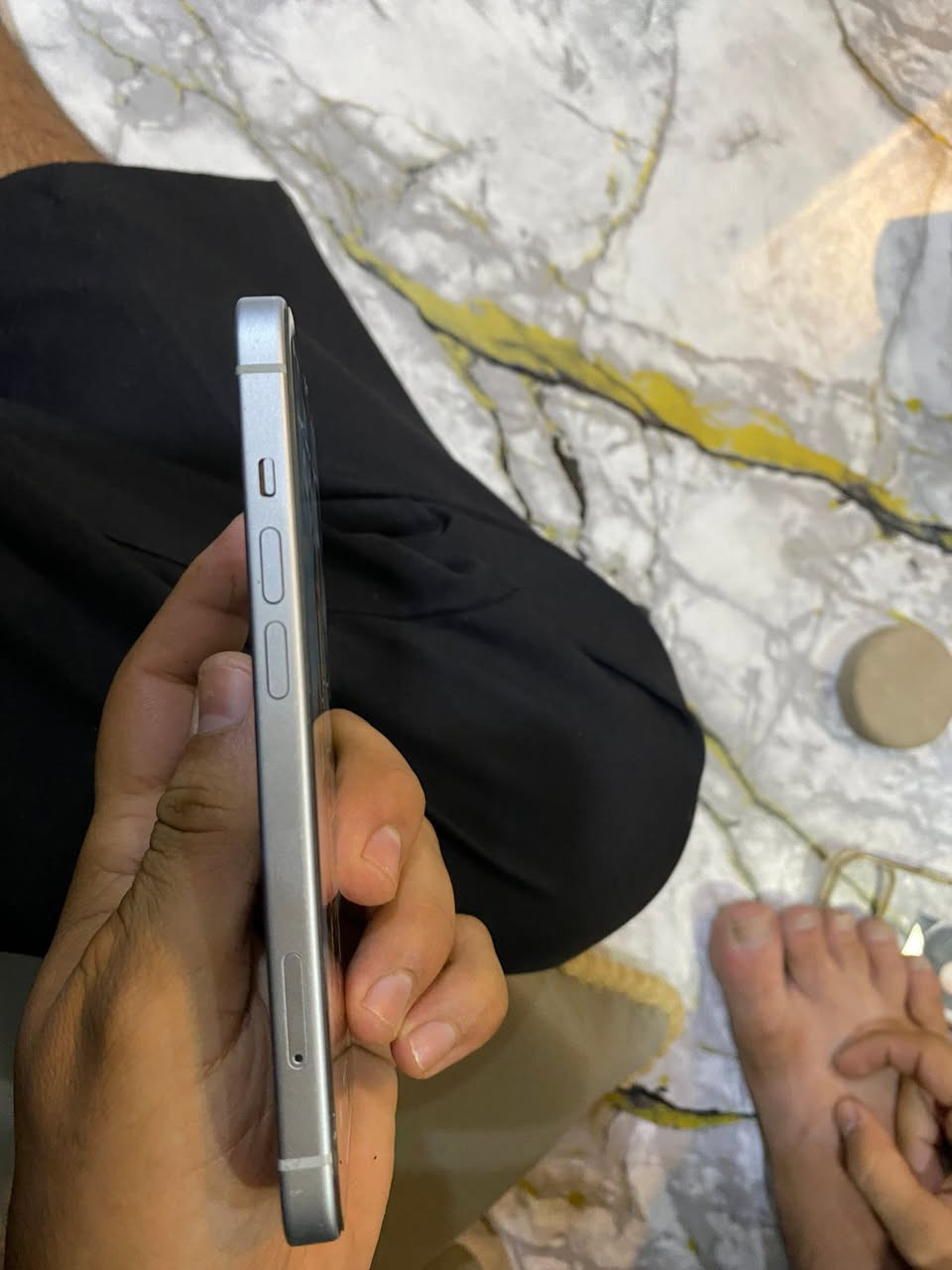ايفون 15 للبيع  سعر ٥٥٠ جهاز كفاله عامه تجي وشوفه بعينك كارتونه موجود وياه فقط مكاني بصره قبله ؟؟؟ ملاحضه انه مكلف بنشر  لحد يراسلني هاذه رقمه صاحب جهاز***********

