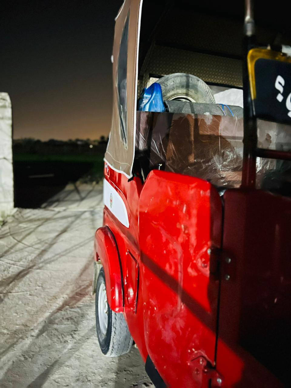 سلام عليكم تكتك موديل 22 مرقم بغداد نكليزي ضربتها فقط لغد يسار وصفحه بدي يمين ومعمره ومرشوشه بس مكاعده عدل الصفحه يرادلها تعمير من جديد مكاني بغداد الدوره سعرها 8وربع وبيها مجال حگ الجيه ***********
